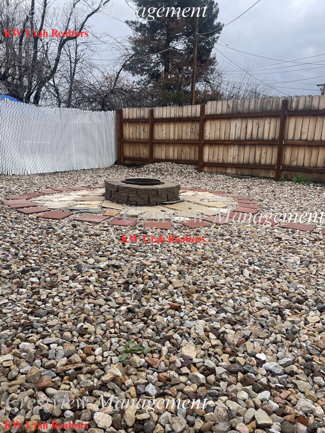 Building Photo - Claybourne Duplex