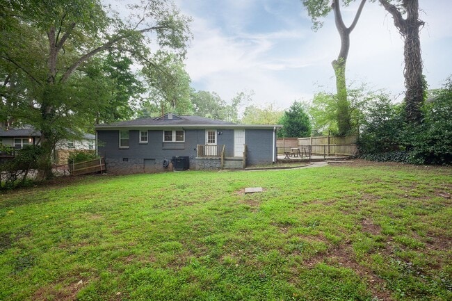 Building Photo - Renovated 3/2 w/ Fenced In Backyard and Courtyard!