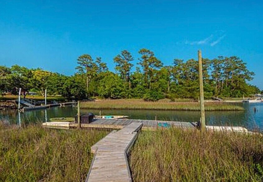 Building Photo - 241 H L Smith Rd