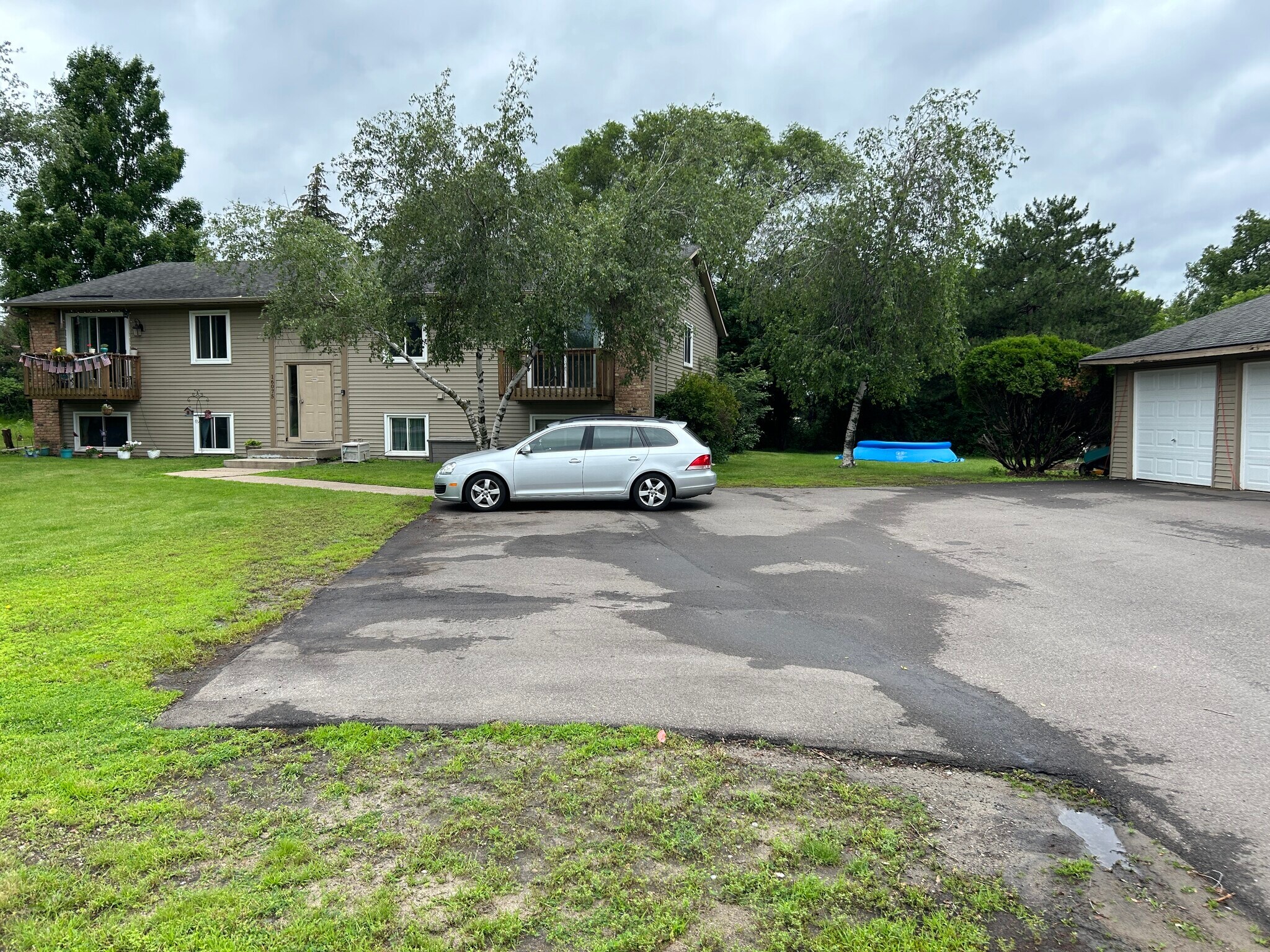 Parking lot (shared) w/ garage stall included in rent - 16075 Joplin Ave