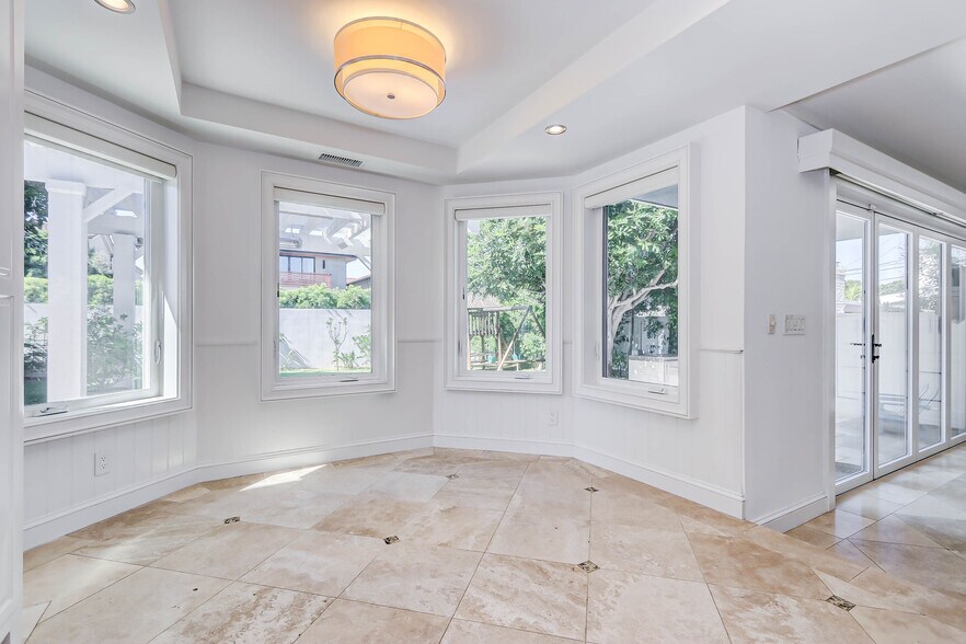 Building Photo - 947 10th St