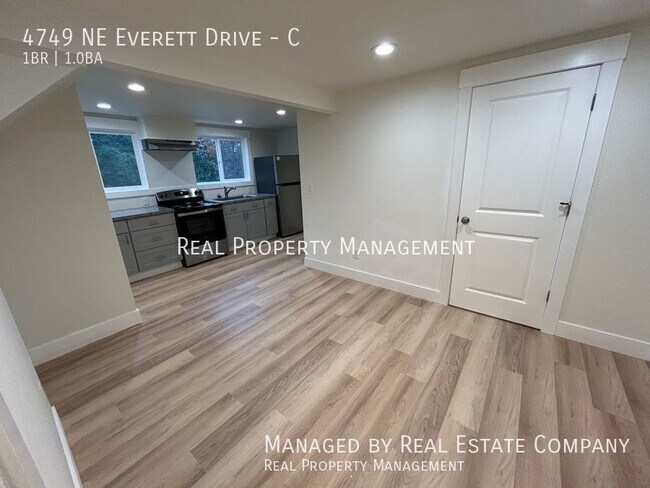 Building Photo - 4749 NE Everett Dr