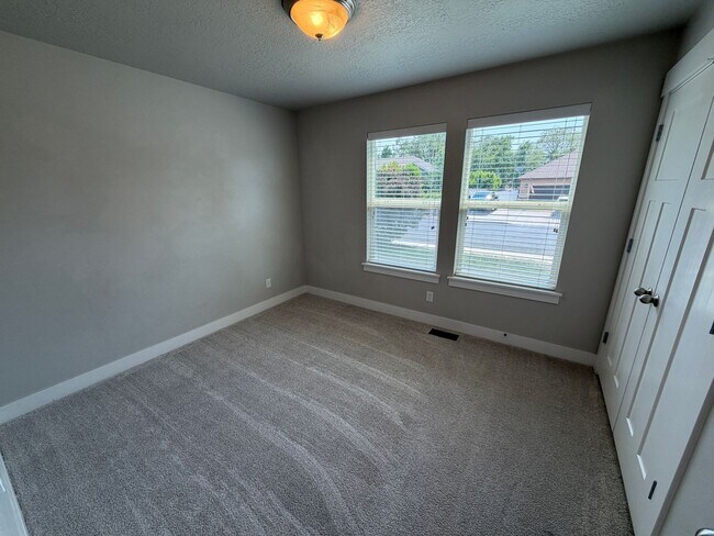 Building Photo - Spacious 6-Bedroom Home for Rent in Lehi