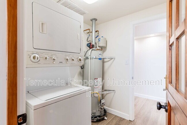 Building Photo - 2655 Loring St