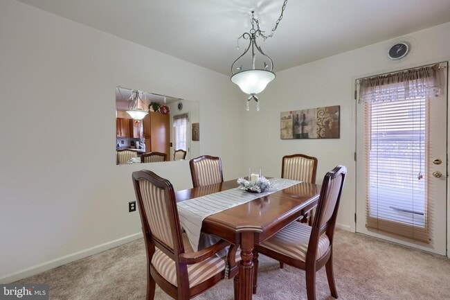 Building Photo - 6 Tiffany Ln