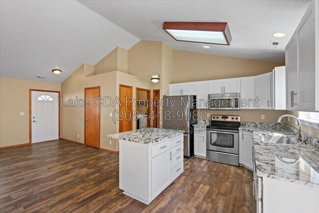 Building Photo - 8920 Torrey Ln