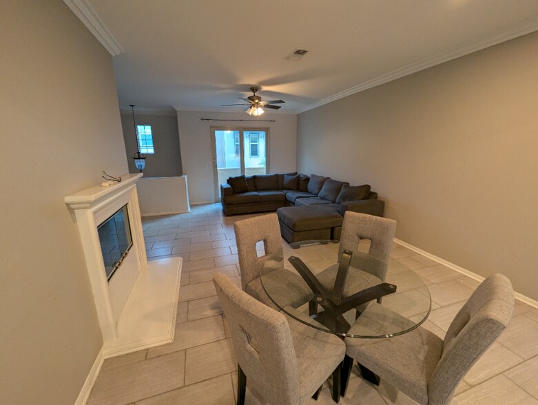 Building Photo - 2702 Escala Cir
