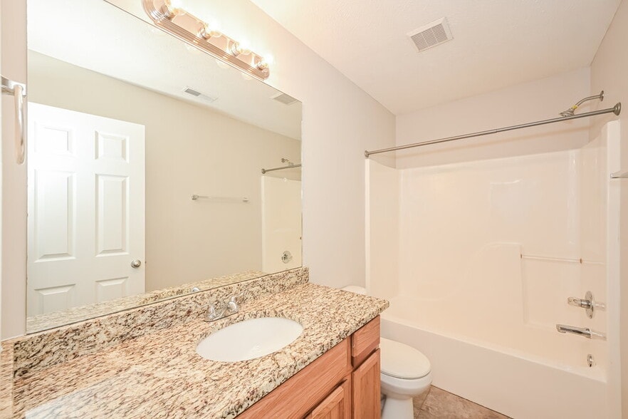 Building Photo - 1440 Westview Dr