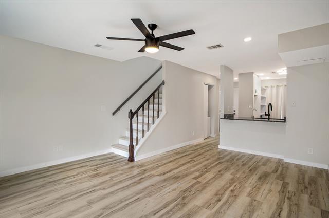 Building Photo - 618 W Collins St