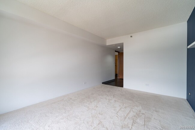 Building Photo - Available 3/1/25  2 bdrm/2 bath/1 parking ...