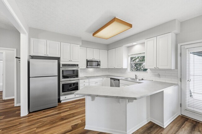 Building Photo - 6498 Ringsend Ct