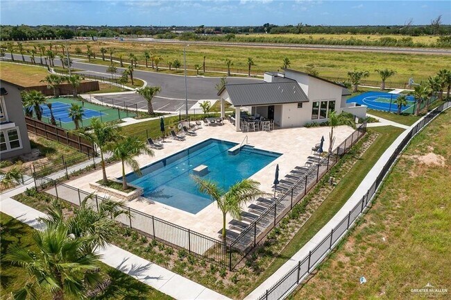 Building Photo - 11 N 13th St