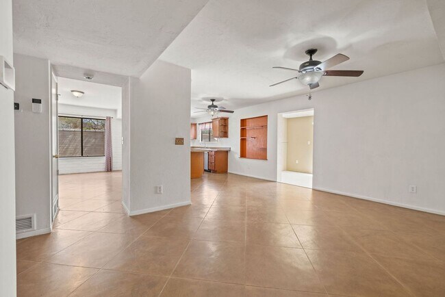 Building Photo - Southeast 3 Bedroom 2 Bath Home with No HOA
