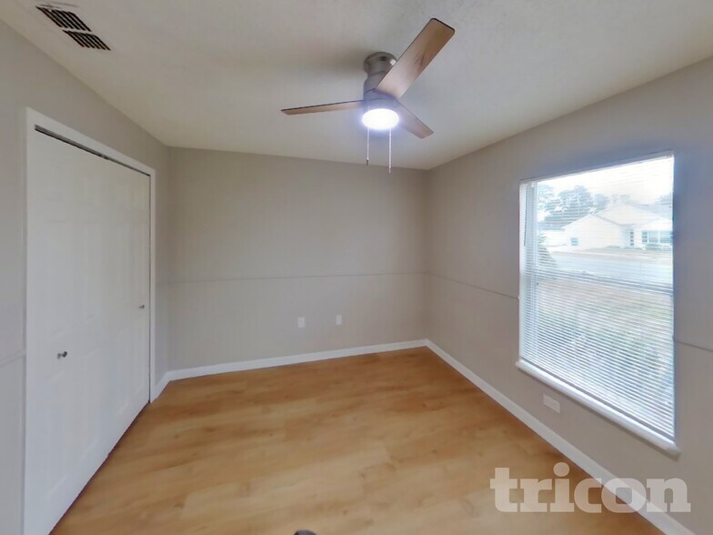 Building Photo - 10443 Elgin Blvd