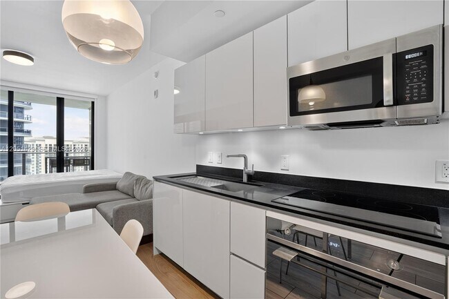 Building Photo - 1010 Brickell Ave
