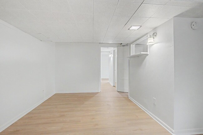 Building Photo - 5938 E 14th Ave