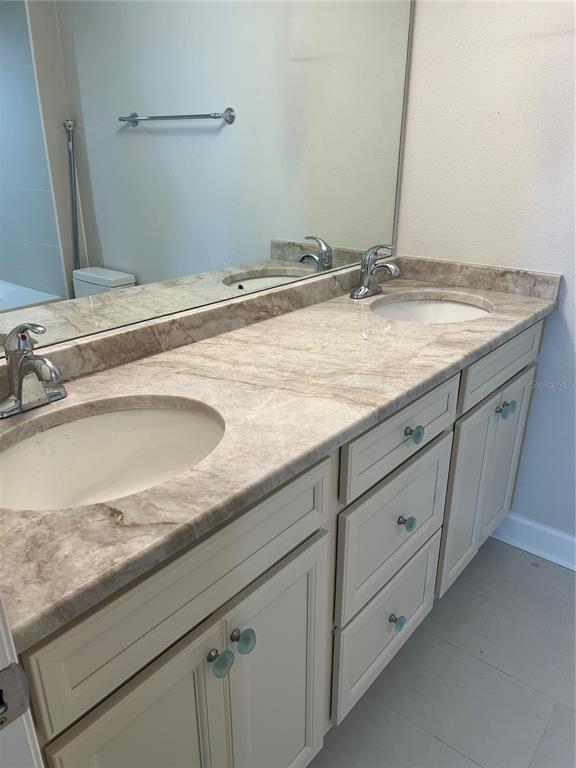 Building Photo - 5701 Bahia Del Mar Cir N