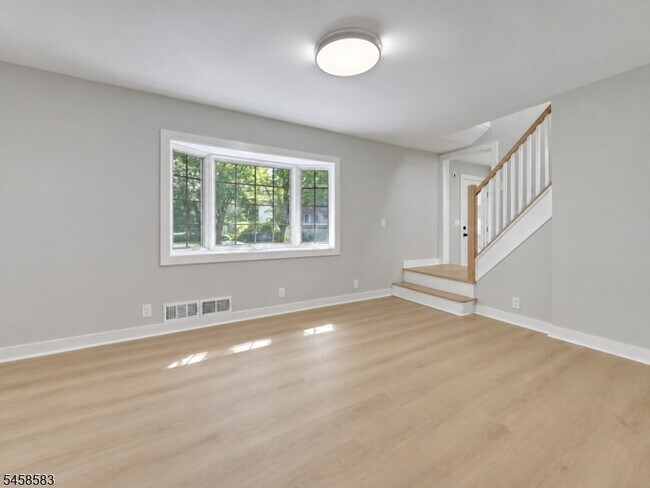 Building Photo - 405 Terhune Ave