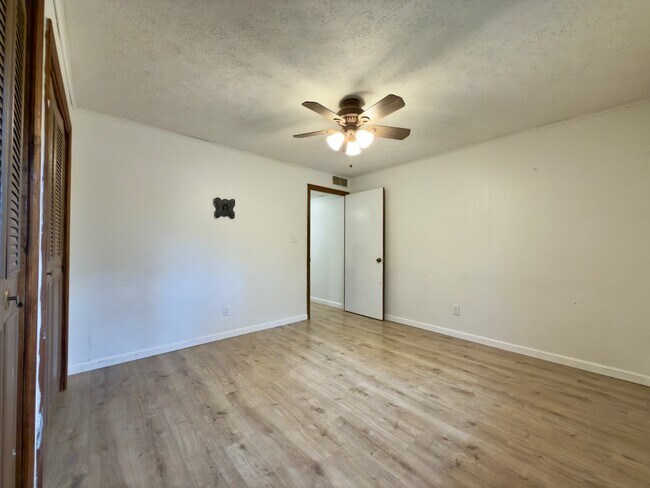 Building Photo - 295 Dogwood