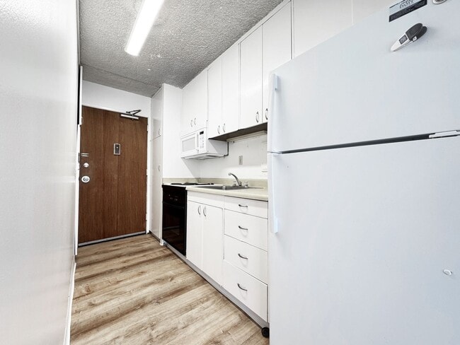 Building Photo - Honolulu Studio with Central A/C and Assigned Parking