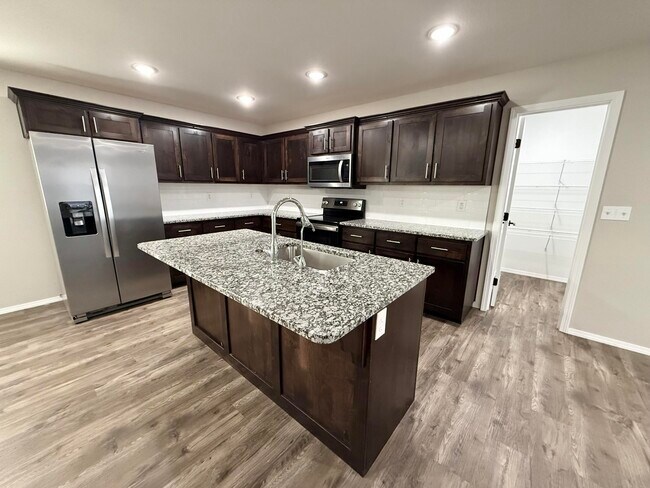 Building Photo - 633 S Southgate Dr