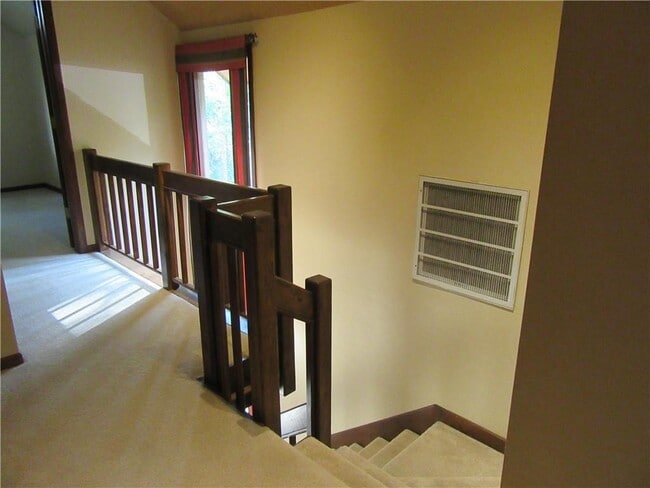 Building Photo - 2907 Summit Dr