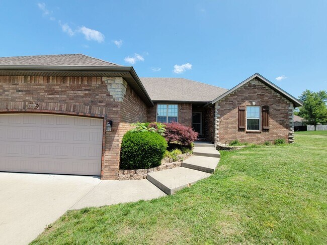 Building Photo - Prairie View Estates,  4 BR - 3 Car Garage...