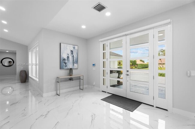 Building Photo - 17 Surrey Rd