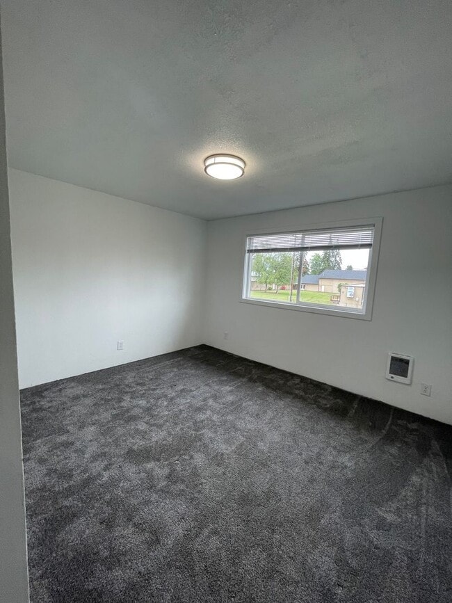 Building Photo - Rent Special: FREE Rent for the month of February!!