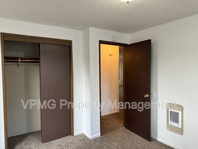 Building Photo - 5415 NE 34th St