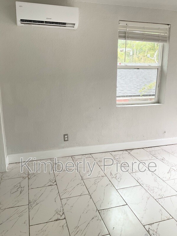 Building Photo - 1356 W 24th St