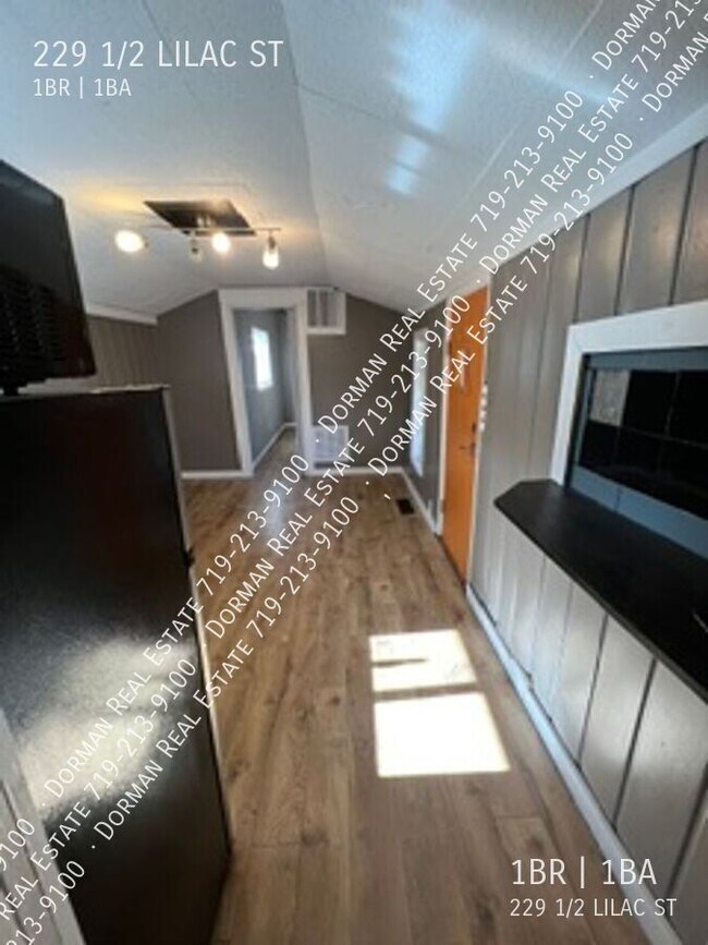 Building Photo - 229 1/2 LILAC ST-