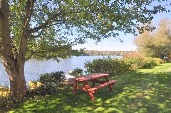 Building Photo - 18 Hamilton Rd