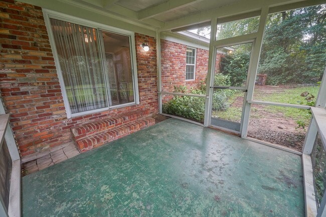 Building Photo - 3005 Tipperary Dr