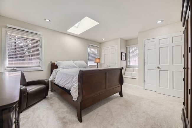 Building Photo - 3 BDR Oasis near Denver Botanic Gardens