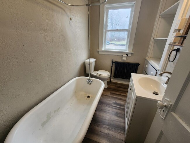 Building Photo - 146 King Dr