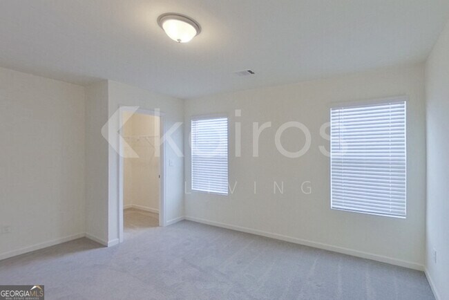 Building Photo - 214 Long Is Dr