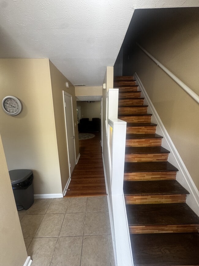 Building Photo - 127 Eaglewood Way