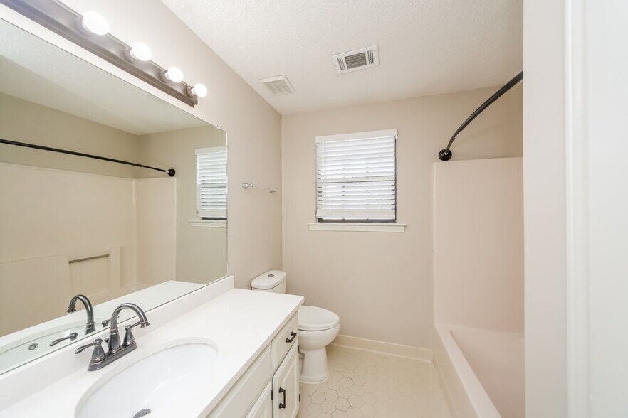 Building Photo - 7333 Eastover Blvd