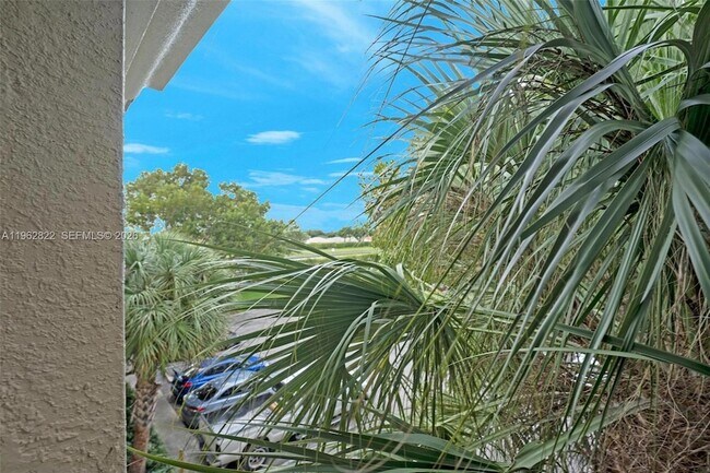 Building Photo - 2586 Centergate Dr