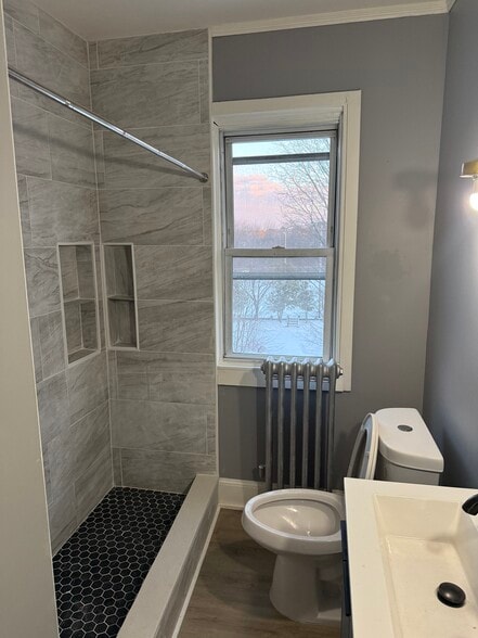 Building Photo - 552 S Main St