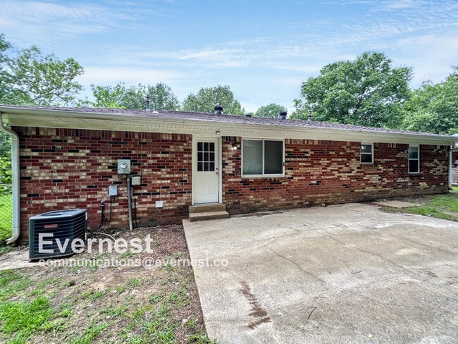 Building Photo - 5696 Laurie Dr
