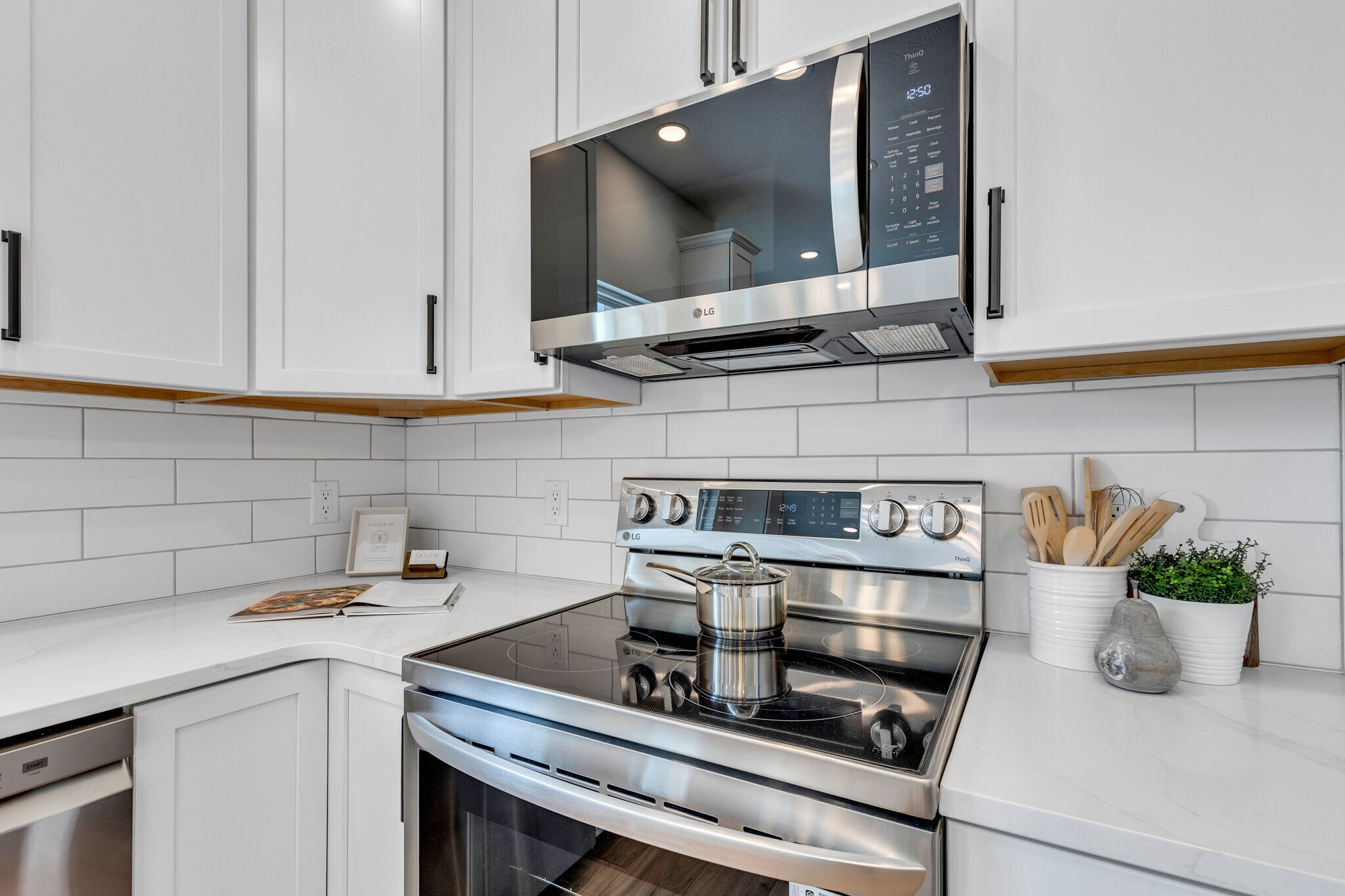 Building Photo - 9724 Brooks Dr