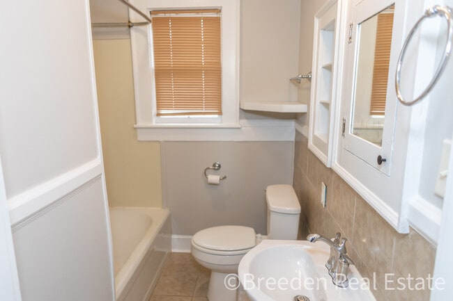 Building Photo - 215 Lenoir St