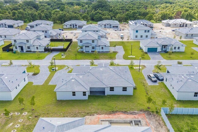 Building Photo - 27308 SW 159th Ct