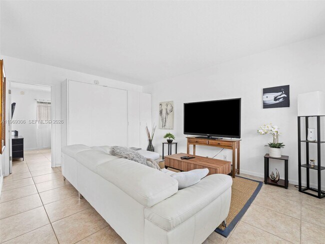 Building Photo - 3220 NE 10th St