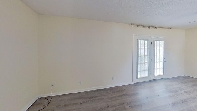 Building Photo - 181 Maple St