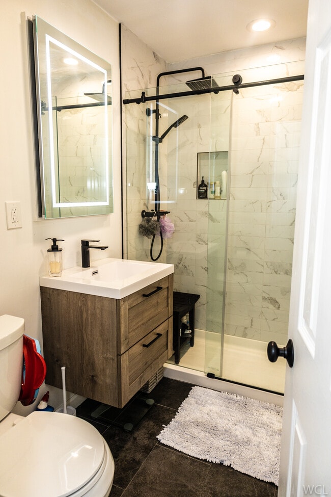 Building Photo - 318 PARK Ave