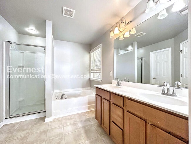 Building Photo - 2221 Nottley Dr