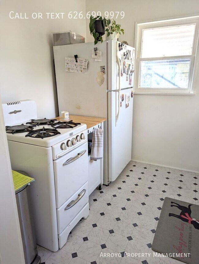 Building Photo - 207 1/2 S Primrose Ave.-